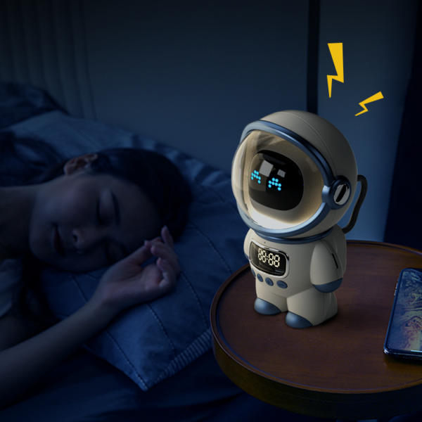 Portable Astronaut Design FM Radio Music Speaker